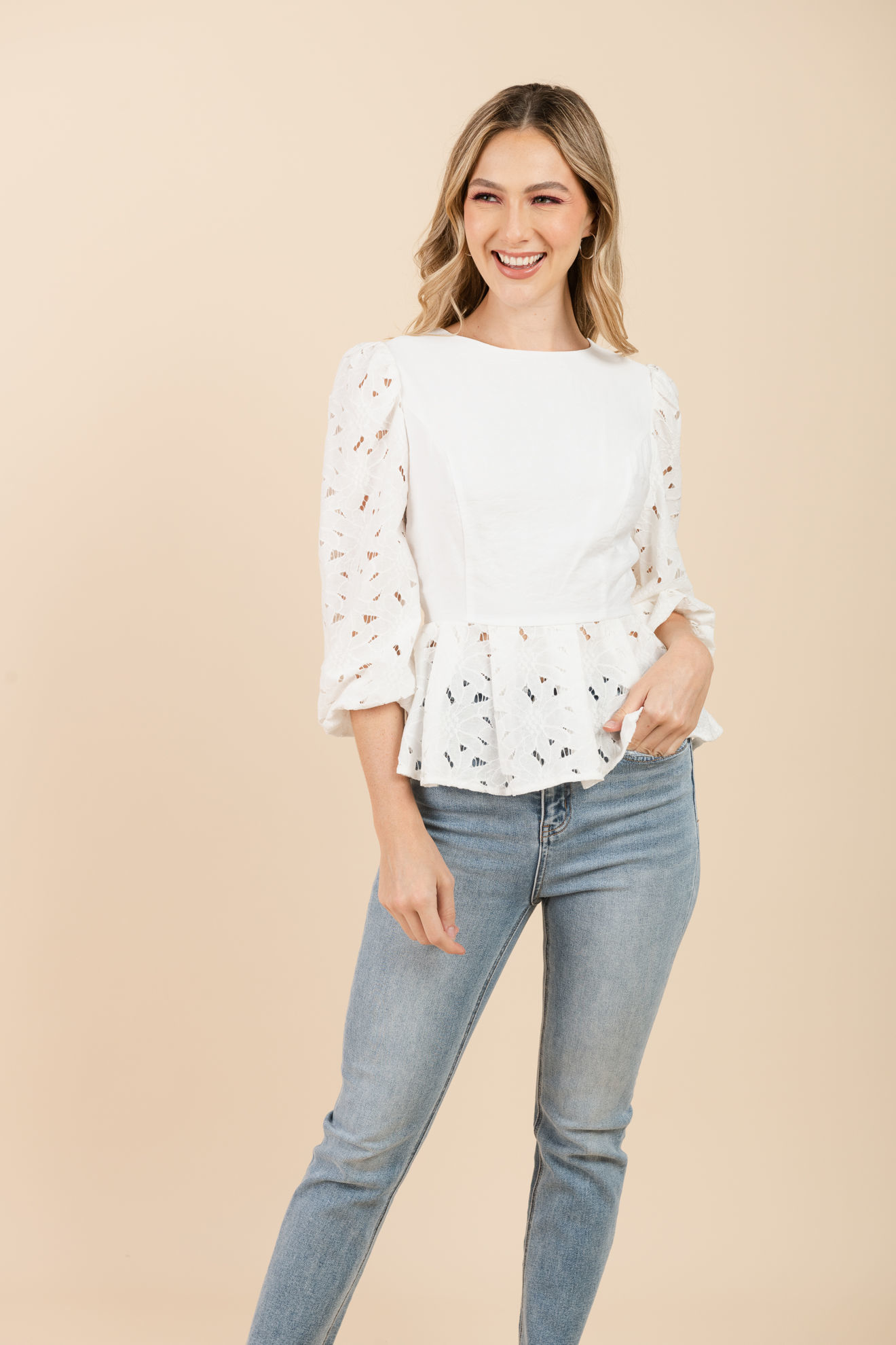 Imagen de Blusa Blanca Manga 3/4 Estilo Peplum (Exclusivo Pagina)