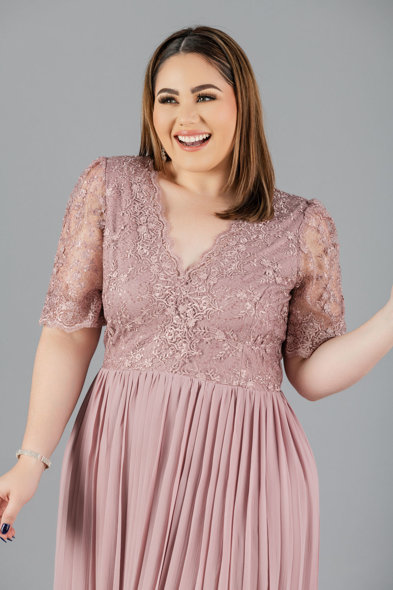 Imagen de Maxi Dress Blusa Encaje Manga Corta, Falda Plisada    (Exclusivo Pagina)