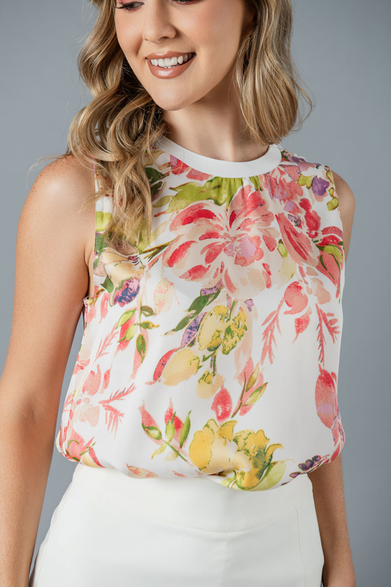Imagen de Blusa Satin print Floral Sin Mangas     (Exclusiva Pagina)