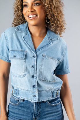 Imagen de Blusa En Denim Cuello Botones, Bolsillos