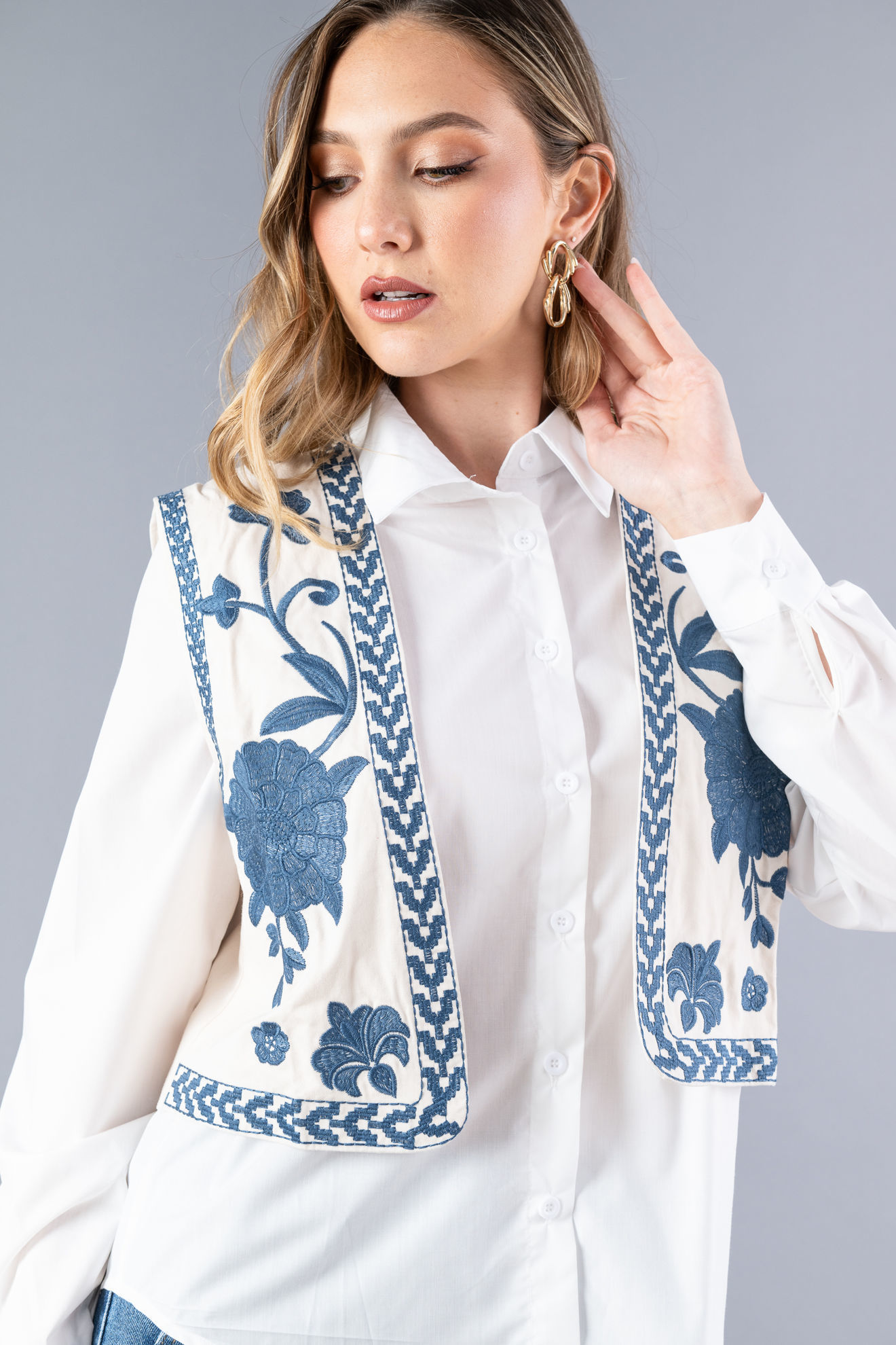 Imagen de Camisa Con Chaleco Bordado