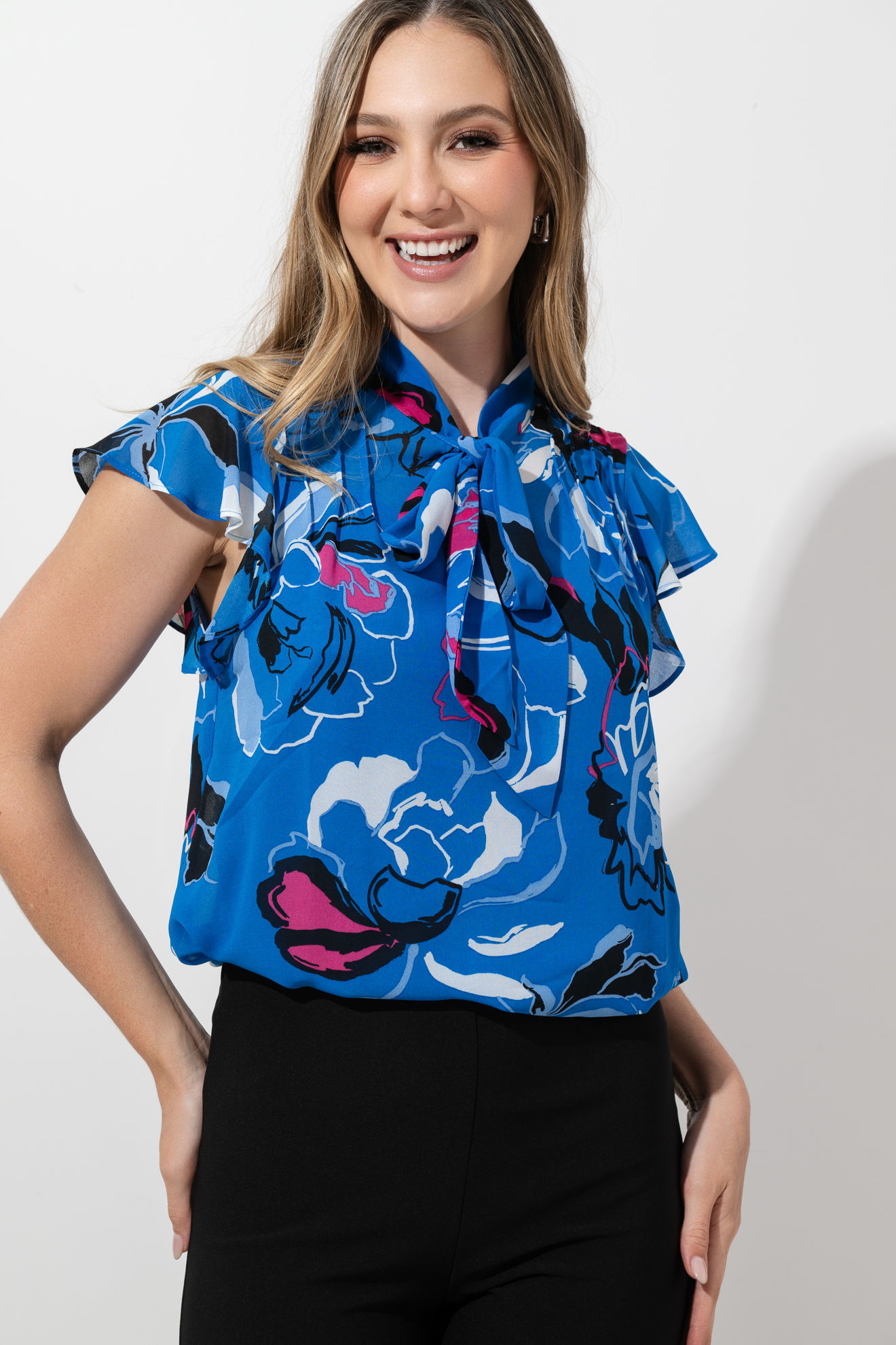 Imagen de Blusa En Chiffon Estampada Lazo Cuello