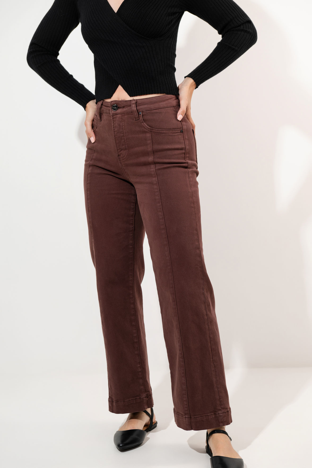 Imagen de High Rise Straight Leg Jeans