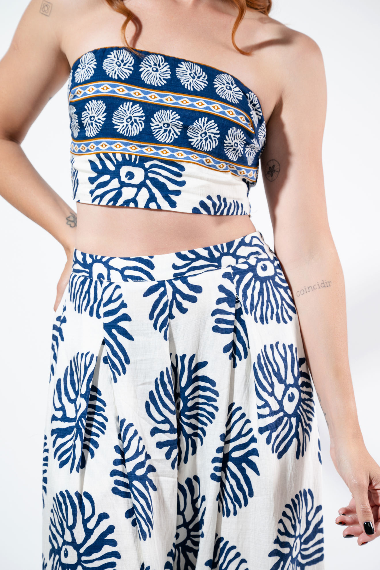 Imagen de Set Pantalon Crop Top Straple En Rayon Estampado