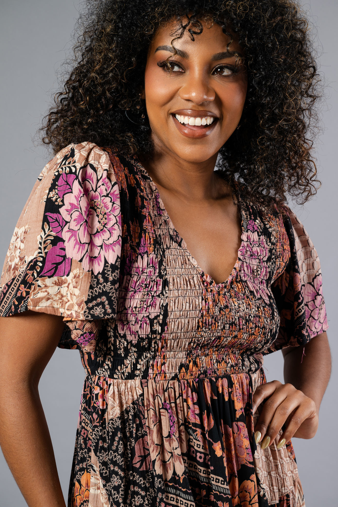 Imagen de Vestido En Rayon Cuello V Blusa Nido De Abeja