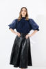 Imagen de Blusa Cuello Alto Con Prendedor Perla