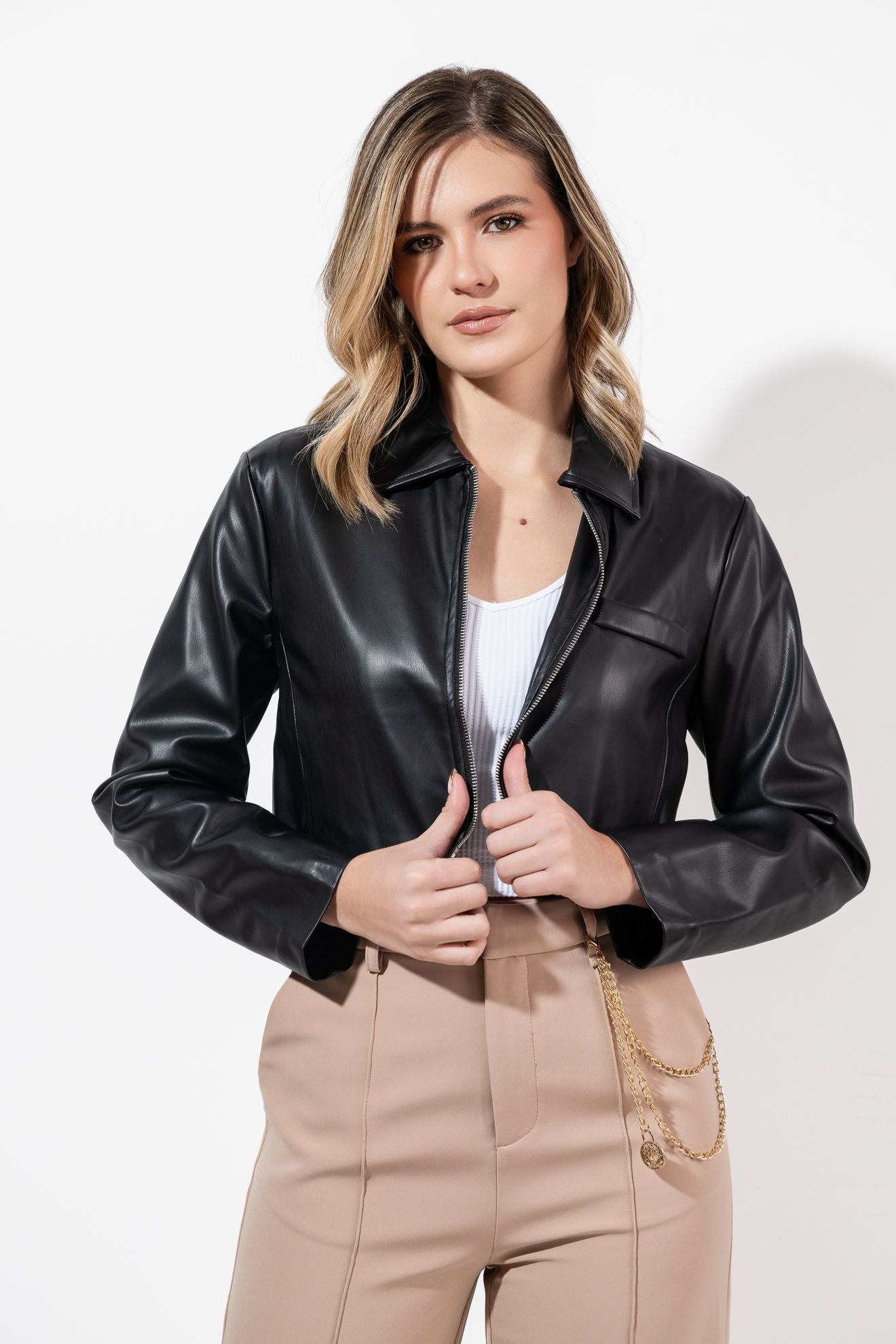Imagen de Crop Jacket En Cuerina Sintetica