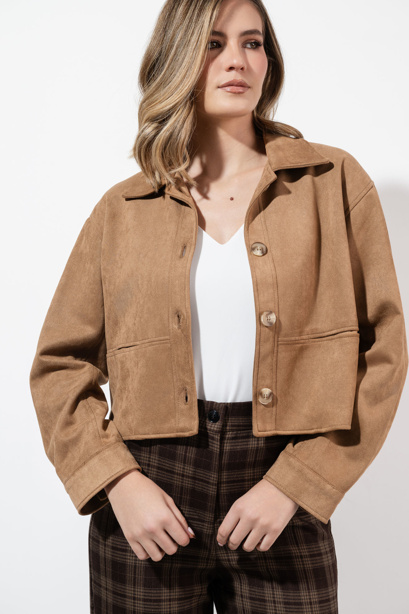 Imagen de Jacket En Suede Cuello Camisero Y Botones Frente